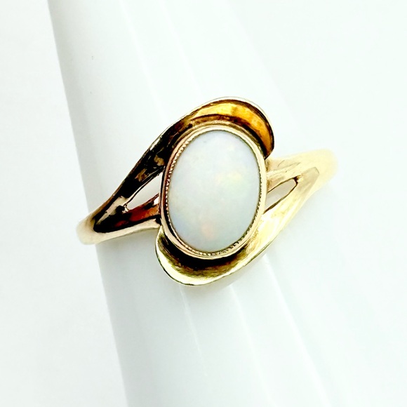Vintage Jewelry - Vintage 10k Yellow Gold-Filled Opal Ring